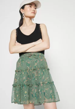 Anna Field Petite Top - Black -Anna Field Shop 0577a8d0b7034f7e9fd41c84b4b7997c scaled