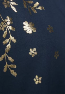 Anna Field Print T-Shirt - Dark Blue 2 Anna Field Print T-Shirt - Dark Blue -Anna Field Shop 10f9858b852f451c88c18152bf725580 scaled