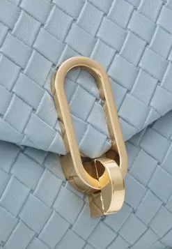 Anna Field Clutch -Blue -Anna Field Shop 17f76a873589467cbfeee7f74b52771f scaled