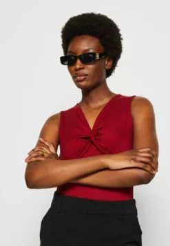 Anna Field Top - Dark Red -Anna Field Shop 22f3cee3a7dd4cfabeee3a95d9cb4f53 scaled