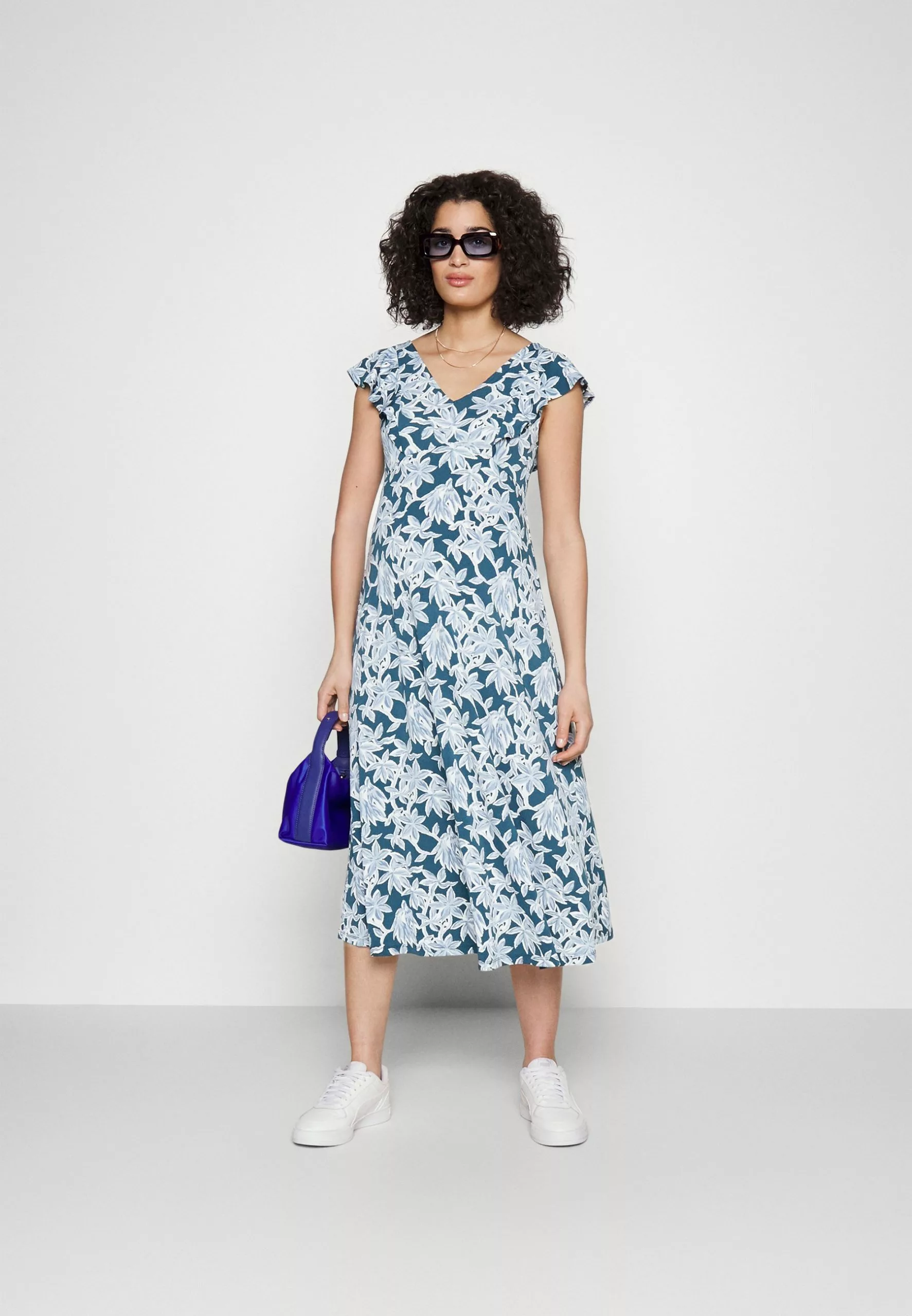 Midi V Flared Dress Witrh Ruffle Sleevees - Jersey Dress - Dark Blue/Blue Anna Field MAMA Midi V Flared Dress Witrh Ruffle Sleevees - Jersey Dress - Dark Blue/Blue -Anna Field Shop 2a4f0a85383847bc9a08c3e1e20091a6 scaled