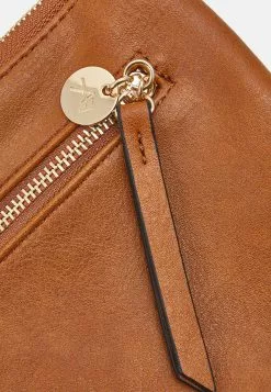 Anna Field Across Body Bag - Cognac 5 Anna Field Across Body Bag - Cognac -Anna Field Shop 2fd6dc3d708f4c8cb8d19fd233f3939e scaled