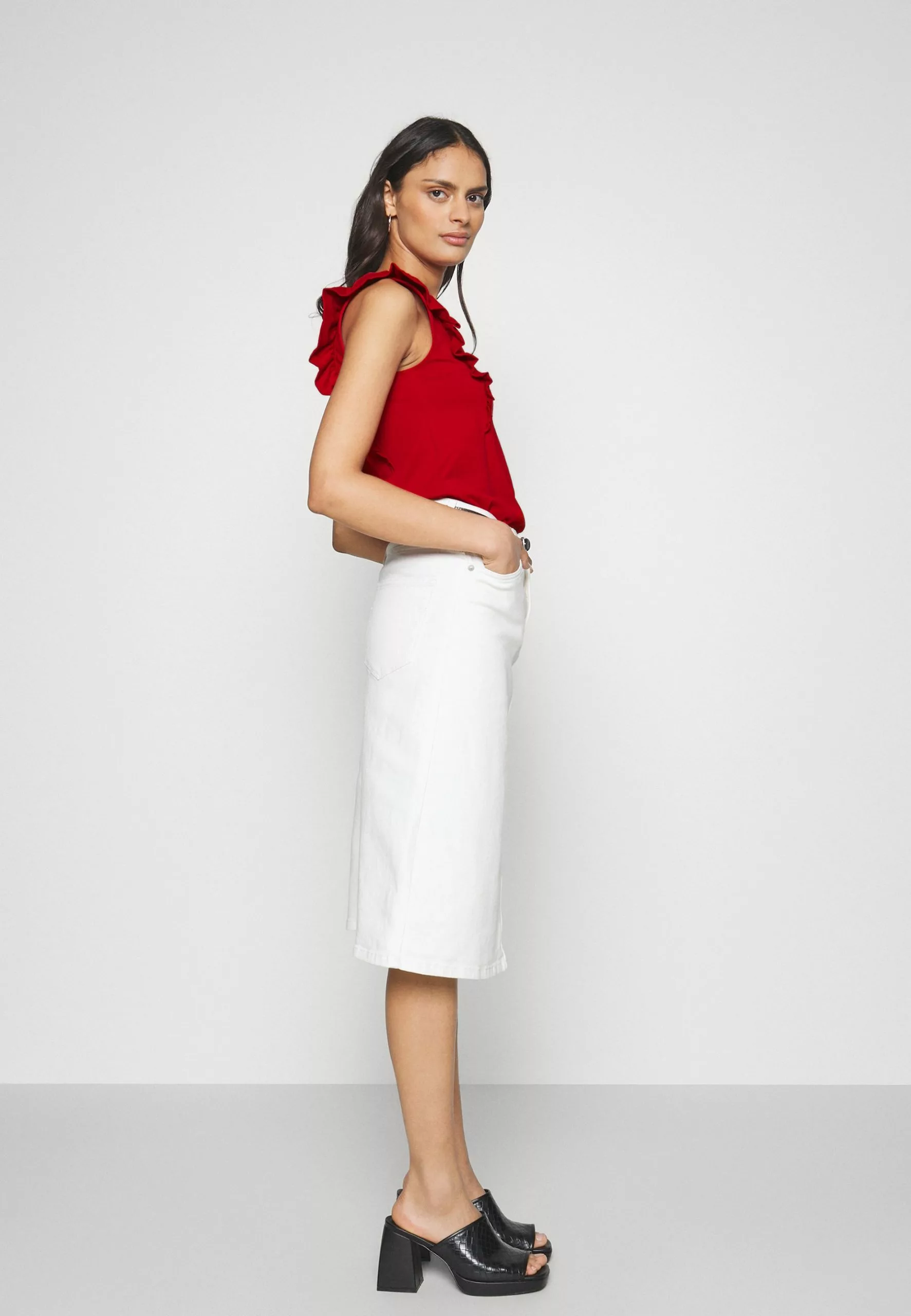 Basic T-Shirt - Dark Red Anna Field Basic T-Shirt - Dark Red -Anna Field Shop 2fff3aee507c4c2d9862a1d4fc35c441 scaled