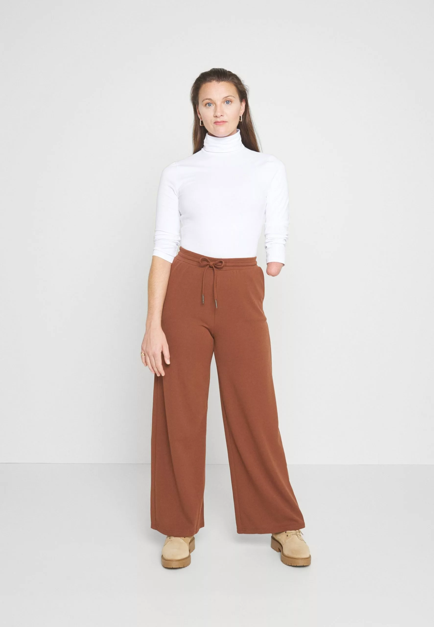 Long Sleeved Top - White Anna Field Long Sleeved Top - White -Anna Field Shop 33e652bf075f464d82d0e58eb5531e43 scaled