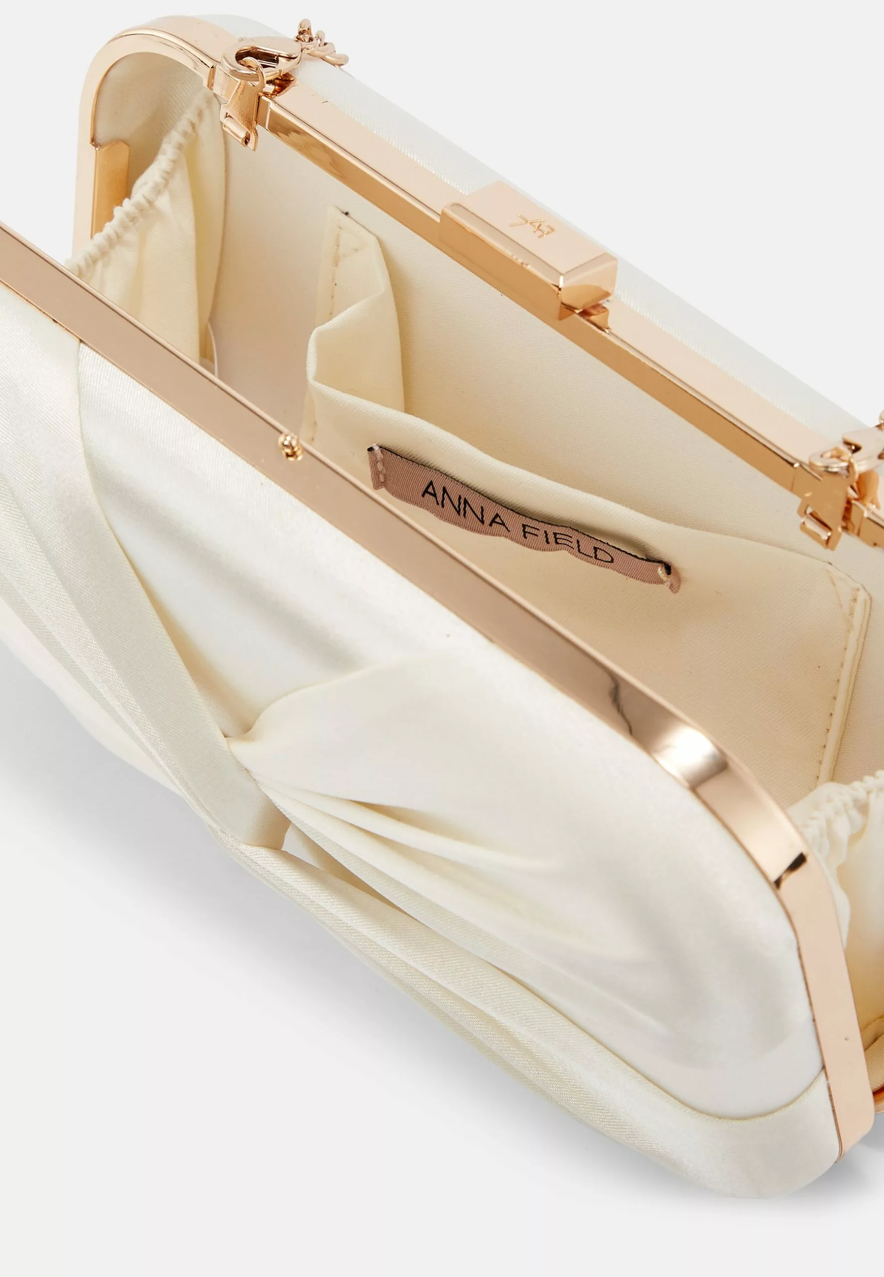 Clutch - White Anna Field Clutch - White -Anna Field Shop 363df9e5d8e94117b481e8c99b62b1ed scaled