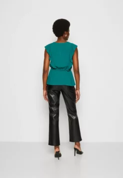 Anna Field Top - Green 2 Anna Field Top - Green -Anna Field Shop 39f017b69191489e8d5602b57e5e3854 scaled