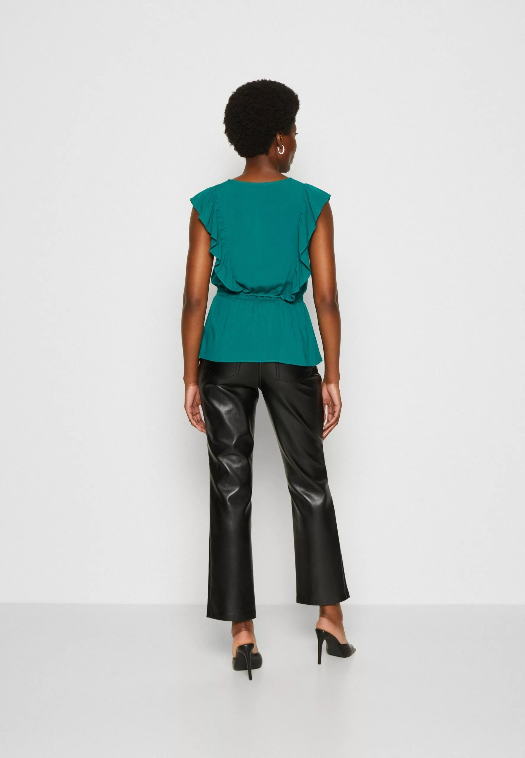 Top - Green Anna Field Top - Green -Anna Field Shop 39f017b69191489e8d5602b57e5e3854 scaled