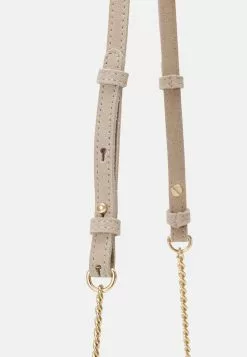 Anna Field Leather - Clutch - Taupe -Anna Field Shop 3f97a3c2018344e5aad851c86ec40539 scaled