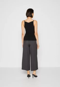 Anna Field Top - Black -Anna Field Shop 4676382c647245a284ebb3cbe9e17f20 scaled