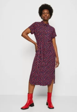 Anna Field Shirt Dress - Dark Blue/Red -Anna Field Shop 4a5cf97677c34e9ea7505c60b56f4170 scaled