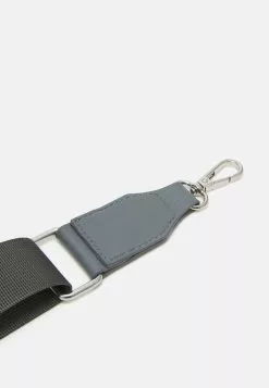 Anna Field Laptop Bag - Dark Grey 3 Anna Field Laptop Bag - Dark Grey -Anna Field Shop 53b41d3b30004fe69642dc06e2ca97e2 scaled