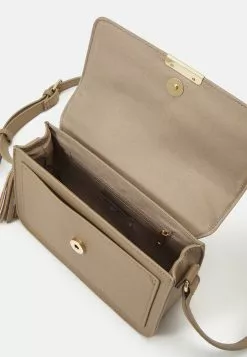 Anna Field Across Body Bag - Taupe 2 Anna Field Across Body Bag - Taupe -Anna Field Shop 598bf1b64c2d4baeb7ca7b2f935c502b scaled