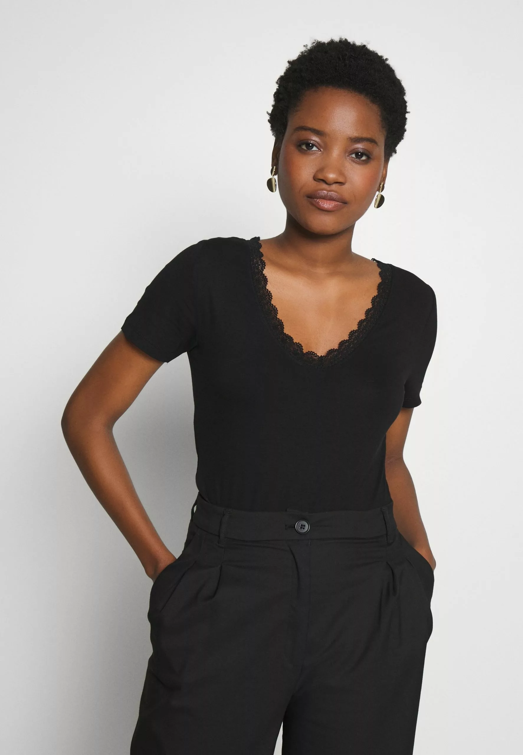 Basic T-Shirt - Black Anna Field Basic T-Shirt - Black -Anna Field Shop 5a027430793c41449118a100b9adcf80 scaled