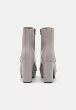 Anna Field Wide Fit Platform Ankle Boots - Grey 3 Anna Field Wide Fit Platform Ankle Boots - Grey -Anna Field Shop 5a50a609668d4b628d310a0ba5263c50 scaled
