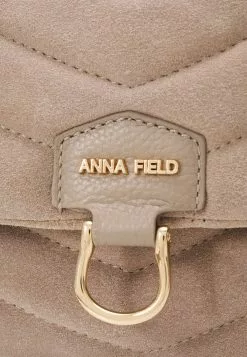 Anna Field Leather - Across Body Bag -Taupe 3 Anna Field Leather - Across Body Bag -Taupe -Anna Field Shop 7540d13e641344a88a8a7281c84a8eb7 scaled