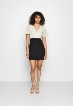 Anna Field Shift Dress - Gold/Black -Anna Field Shop 80ccc4e275eb4e62aece3fe71c2e17a2 scaled