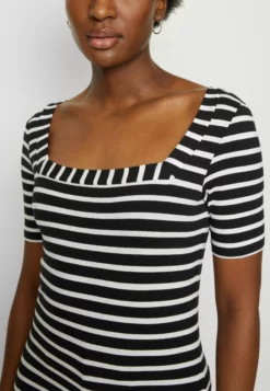 Anna Field Print T-Shirt - Black/White 5 Anna Field Print T-Shirt - Black/White -Anna Field Shop 8bc41308b94c4d7f95124cc9d77b5546 scaled