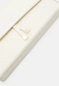 Anna Field Clutch - Off-White -Anna Field Shop 954e9aebdd0b42d4aca010fa6094738a scaled
