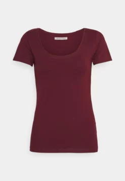 Anna Field 3 Pack - Basic T-Shirt - Dark Red/Dark Blue/White 3 Anna Field 3 Pack - Basic T-Shirt - Dark Red/Dark Blue/White -Anna Field Shop a6e8d7cc5d114107a1ad4c565da09b52 scaled