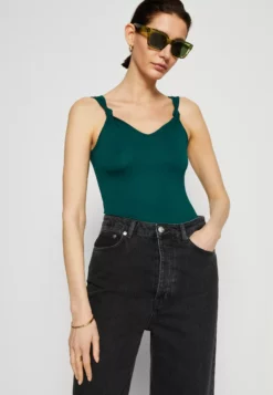 Anna Field Top - Dark Green -Anna Field Shop aaacd558c2b34a96ab2307d4e58708a6 scaled