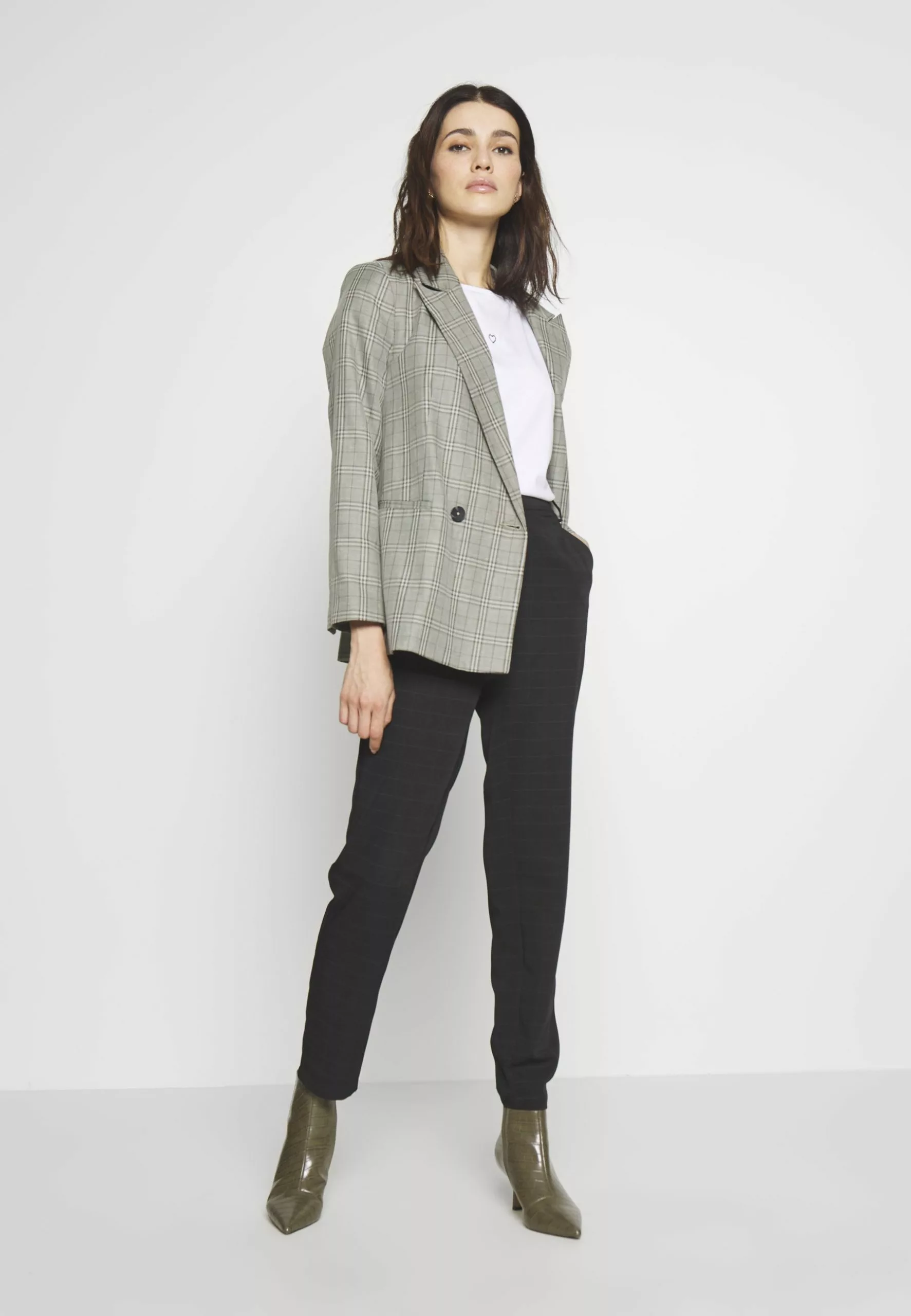 Basic T-Shirt - Basic T-Shirt Anna Field Basic T-Shirt - Basic T-Shirt -Anna Field Shop aed8562e402e4357ae995106fc209375 scaled