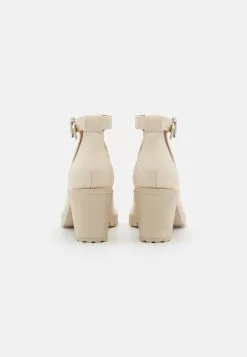 Anna Field Ankle Cuff Sandals - Offwhite -Anna Field Shop b9a96f53a39140eaa6027a4d841f19a9 scaled