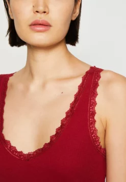Anna Field Top - Dark Red -Anna Field Shop c6da751e2a0a404680b5a0bae2d4cd64 scaled