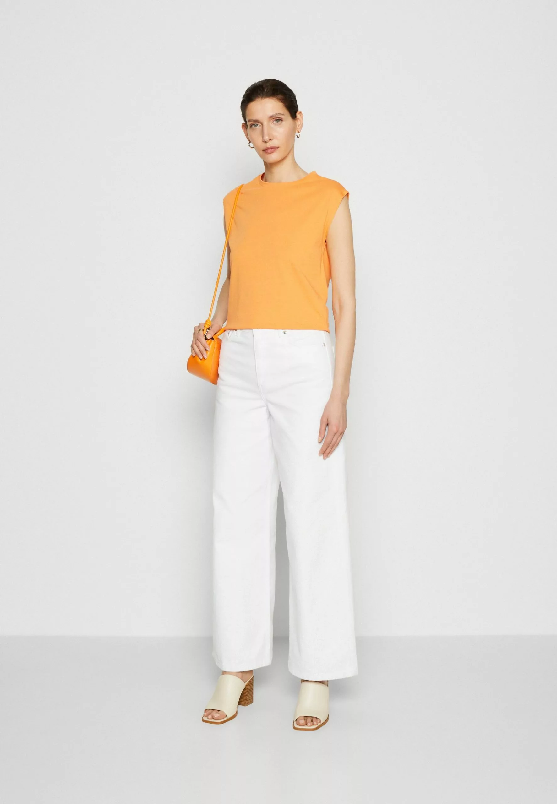 Basic T-Shirt - Orange Anna Field Basic T-Shirt - Orange -Anna Field Shop d8be52e76ee44ab089ce682d7c96a962 scaled