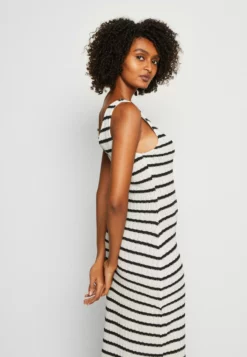 Anna Field Jumper Dress - Black/White 3 Anna Field Jumper Dress - Black/White -Anna Field Shop e30a17d9811947b898f0f2fb46ac49f7 scaled