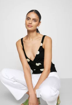 Anna Field Top - Black/White -Anna Field Shop ef9bd2e8042249a0a3f84c138d94ee20 scaled