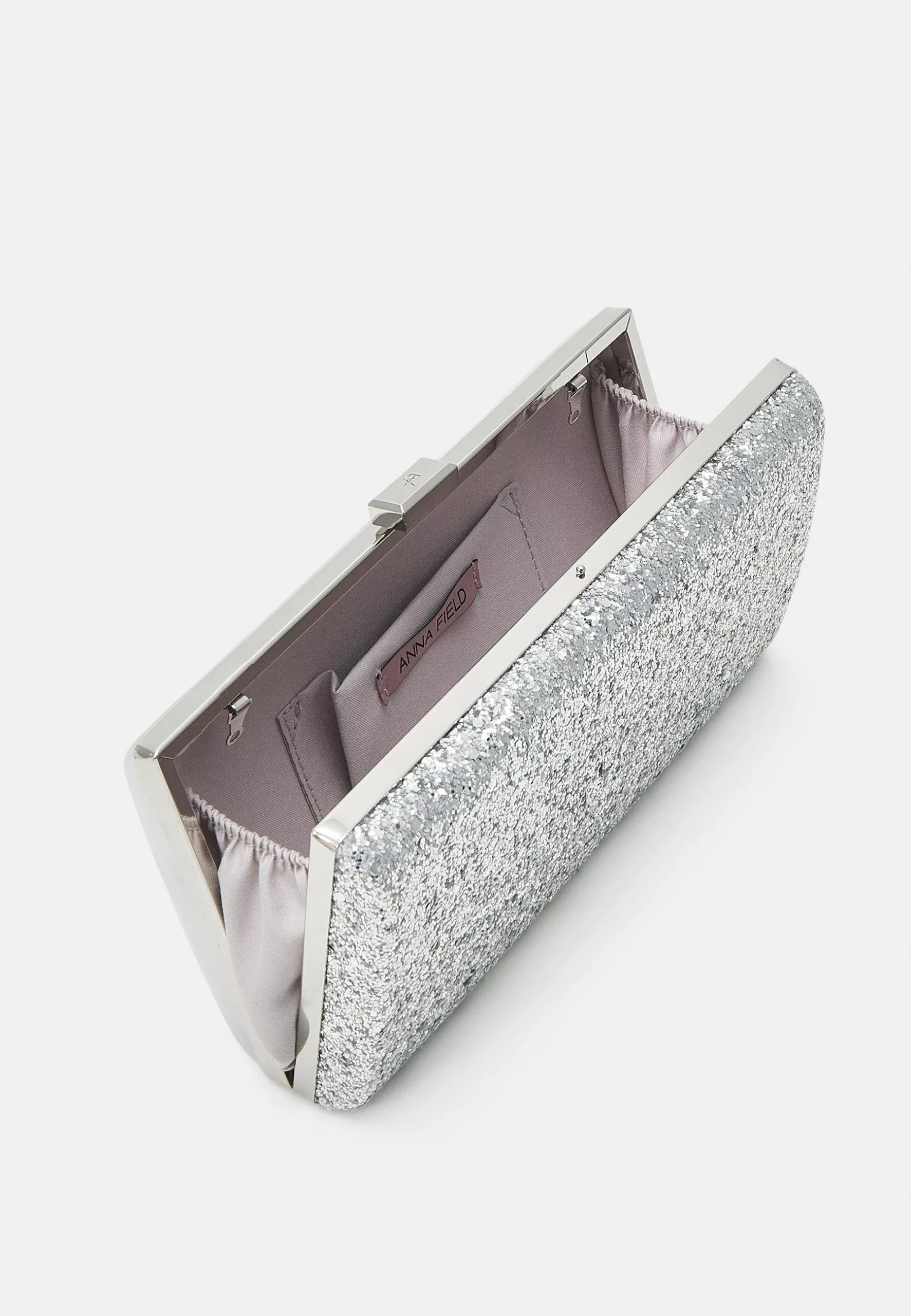 Clutch -Silver Anna Field Clutch -Silver -Anna Field Shop f1e81b43fffc4faa8e3b32d4728c1ffe scaled