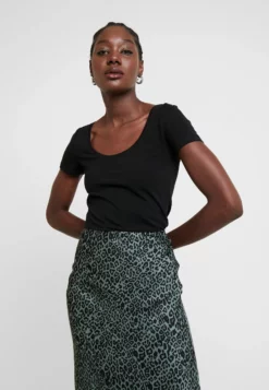 Anna Field 2 Pack- Basic T-Shirt - Black -Anna Field Shop f8f858ed20b24789b8019797588fb528 scaled