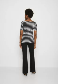 Anna Field Print T-Shirt - Black/White 2 Anna Field Print T-Shirt - Black/White -Anna Field Shop faaf52ce3ac7495981ebcd2a7409107d scaled