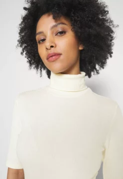 Anna Field Petite Basic T-Shirt -Off-White -Anna Field Shop fbd573cd1af048ae90e030b771a6ca35 scaled