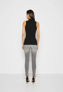 Anna Field Top - Black -Anna Field Shop ff1abcb8f3b44f8c894232b117cb635e scaled