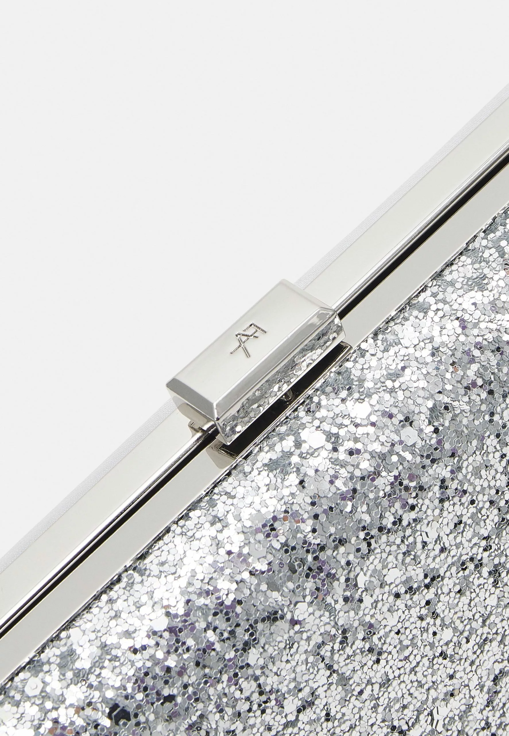 Clutch -Silver Anna Field Clutch -Silver -Anna Field Shop ffd001e63adb4763b2aa779f4e75c31d scaled